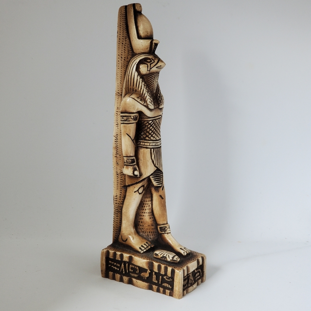 Egyptian god Horus Statue Son of the Pharoah made in Egypt 9.5" tall